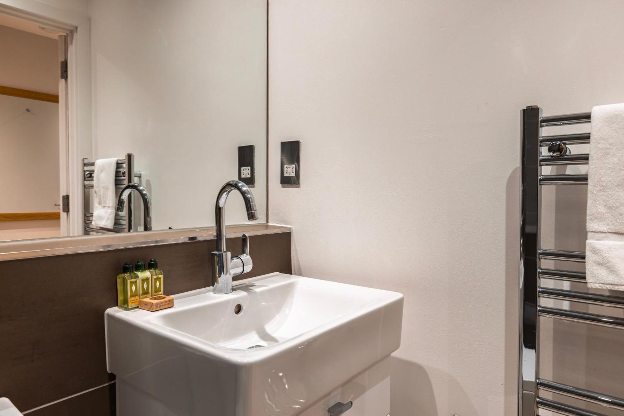 Barbican Serviced Apartments By Lovelystay Λονδίνο Δωμάτιο φωτογραφία